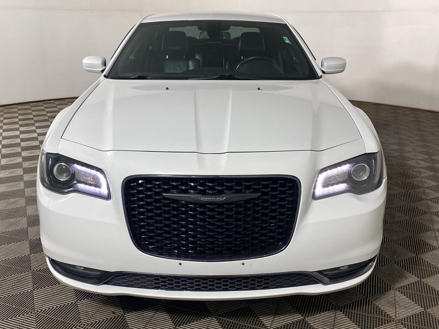 Used 2019 Wh Chrysler  image 20