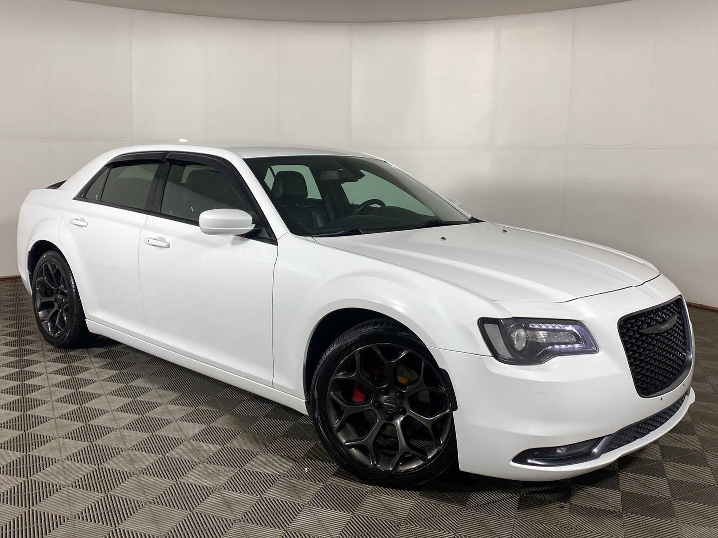 Used 2019 Wh Chrysler  image 22