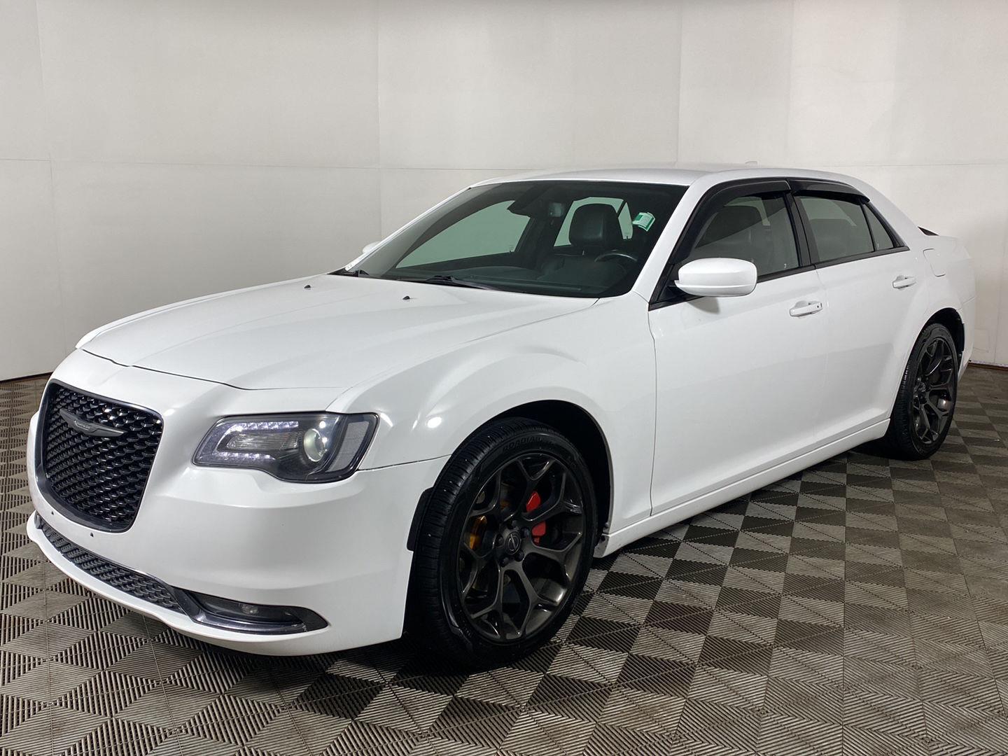 Used 2019 Wh Chrysler  image 23