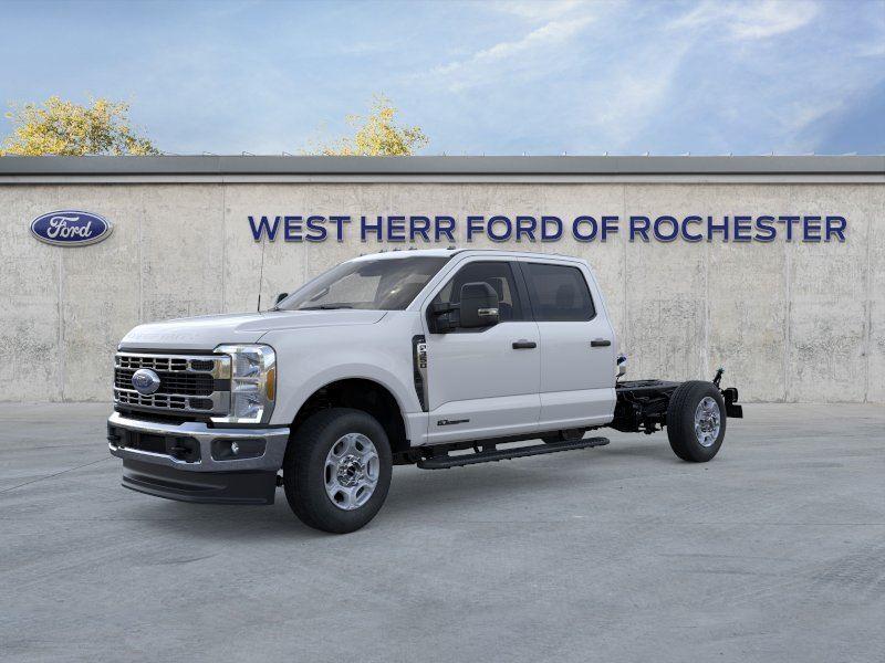 New 2026 Oxford White Ford XLT image 2
