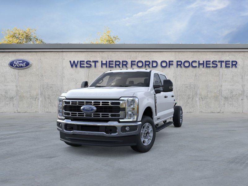 New 2026 Oxford White Ford XLT image 3