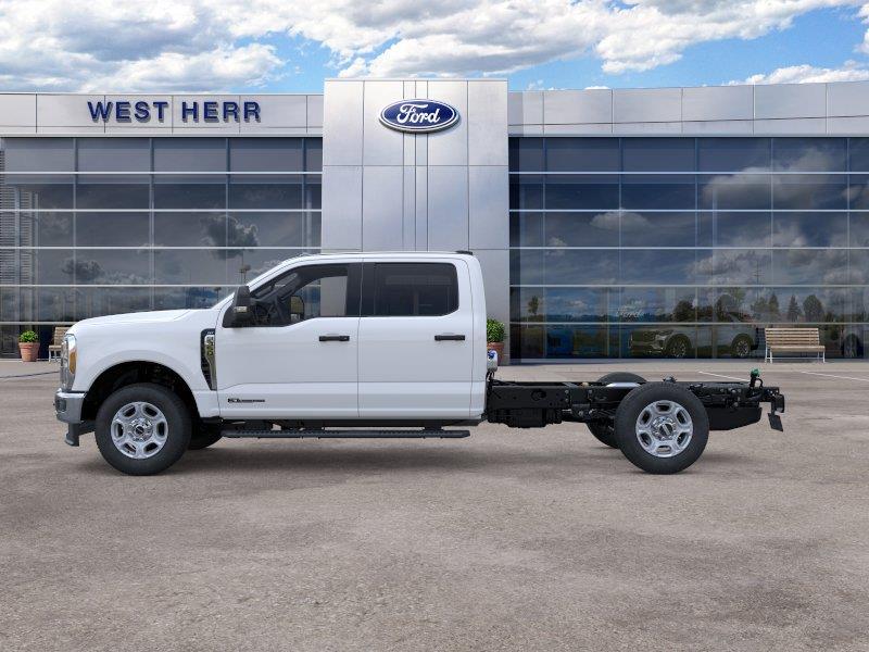 New 2026 Oxford White Ford XLT image 4
