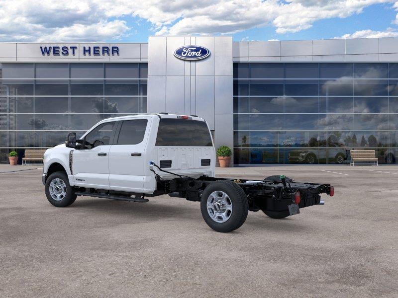 New 2026 Oxford White Ford XLT image 5