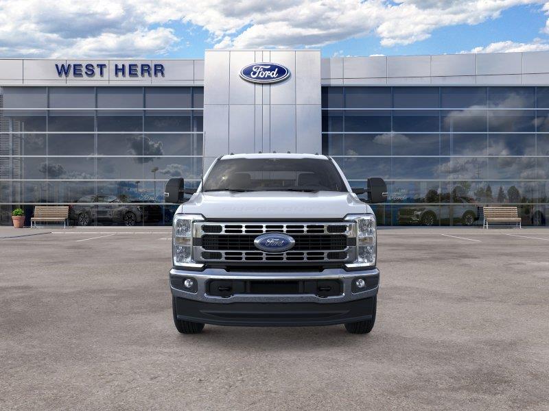 New 2026 Oxford White Ford XLT image 7