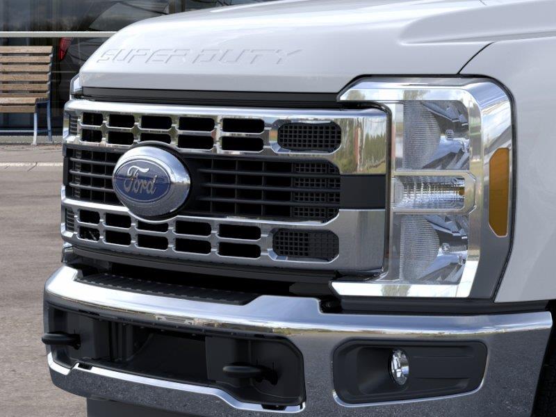 New 2026 Oxford White Ford XLT image 17