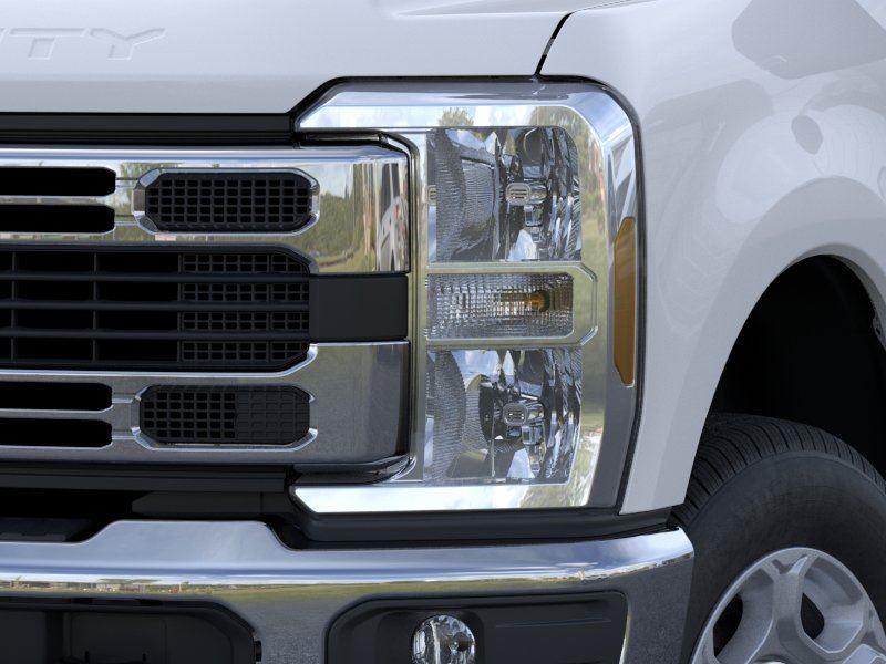 New 2026 Oxford White Ford XLT image 18
