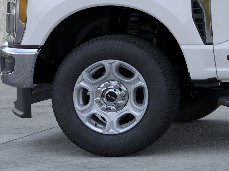 New 2026 Oxford White Ford XLT image 19