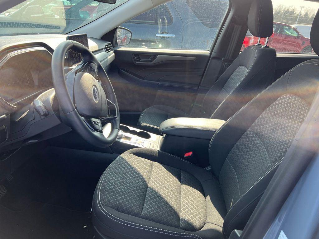 Used 2025 Vapor Blue Ford Active image 5