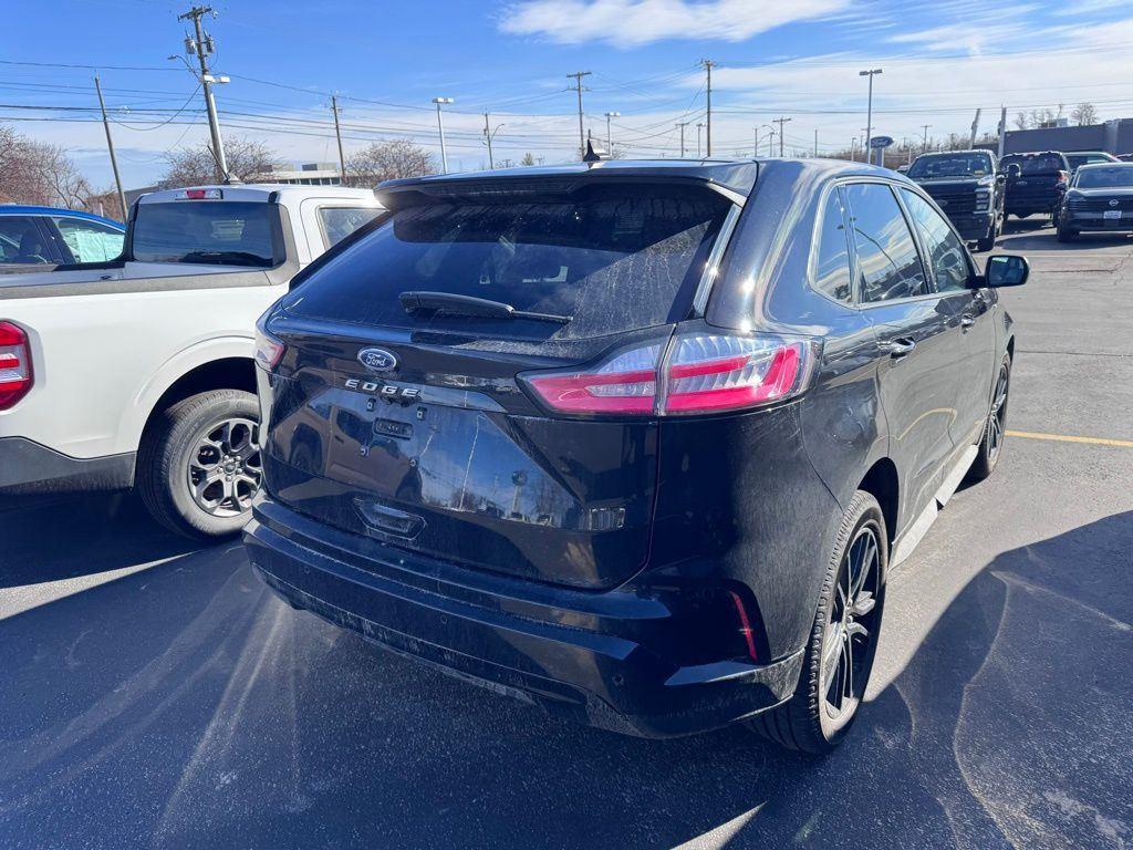 Used 2024 Black Metallic Ford ST Line image 3