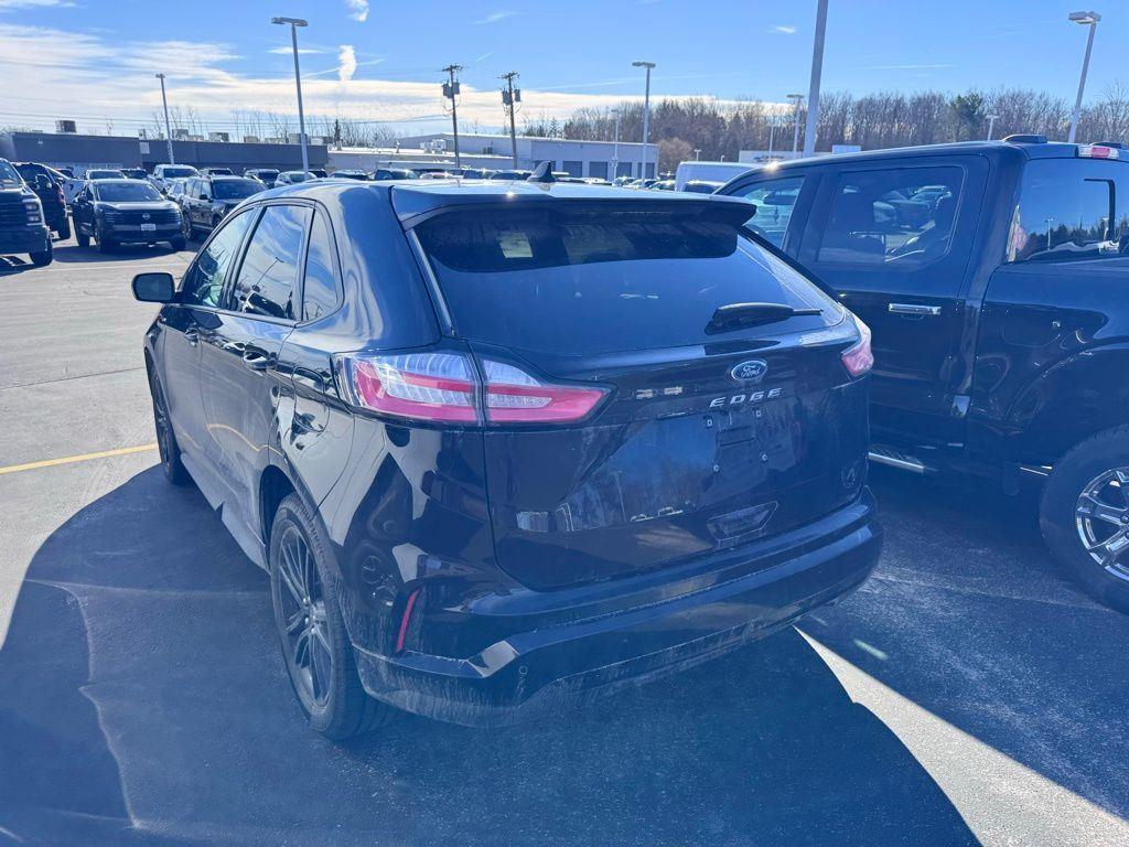 Used 2024 Black Metallic Ford ST Line image 4