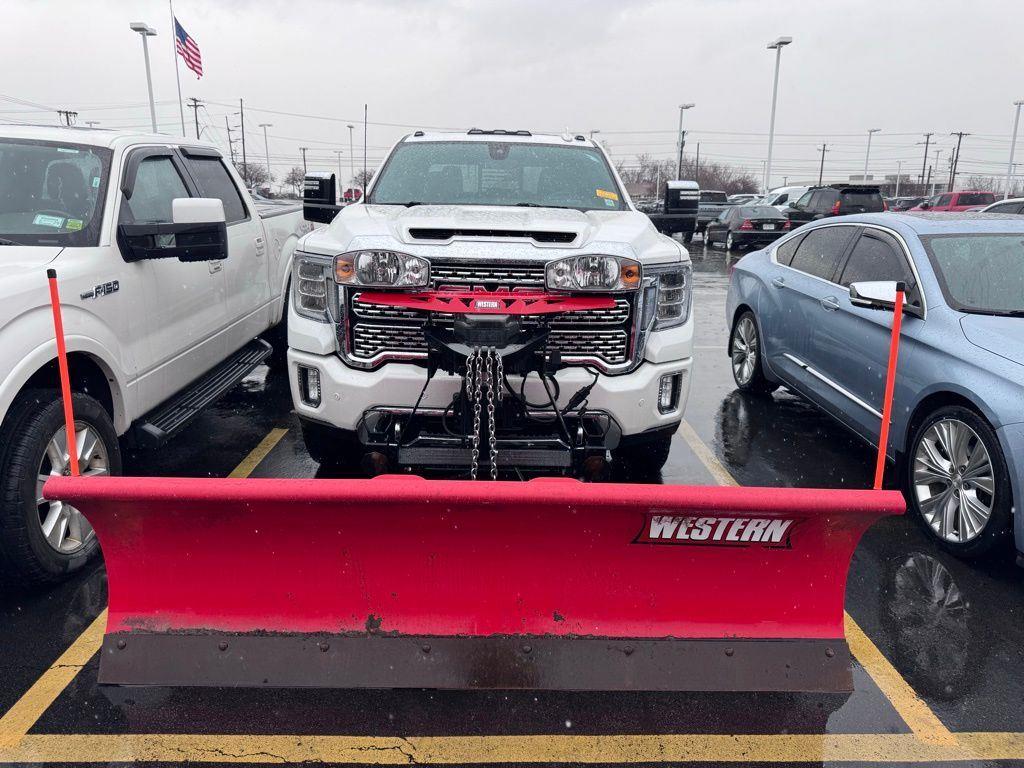 Used 2021 White Frost GMC Denali image 2
