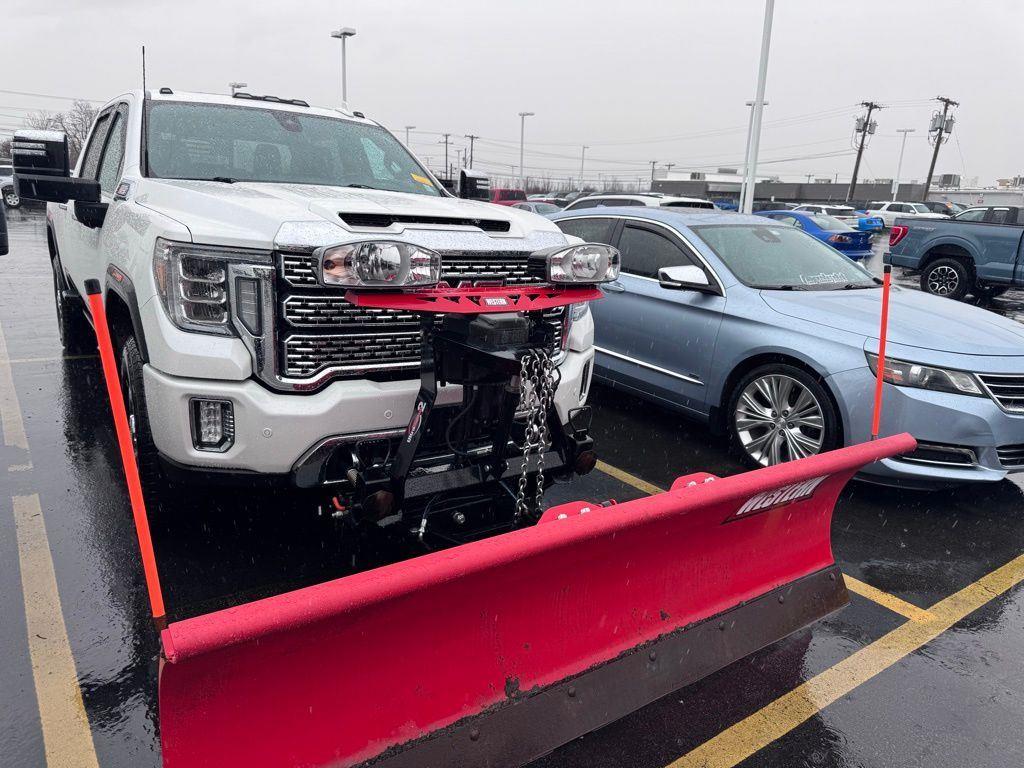 Used 2021 White Frost GMC Denali image 3