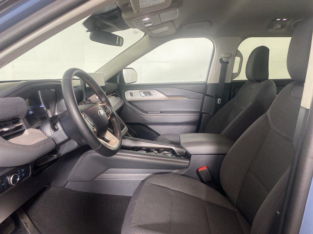 Used 2025 Vapor Blue Ford Active image 13