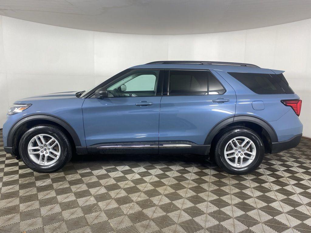 Used 2025 Vapor Blue Ford Active image 25