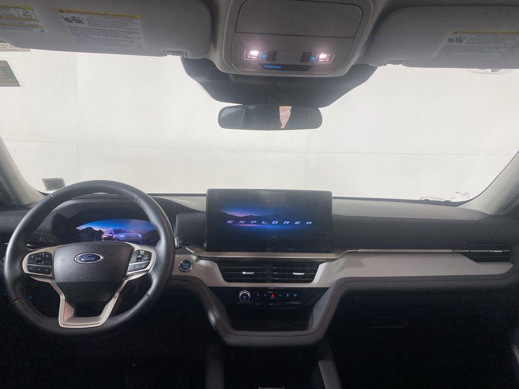 Used 2025 Vapor Blue Ford Active image 27