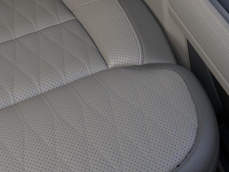 New 2026 Star White Metallic Tri-Coat Ford Platinum image 16
