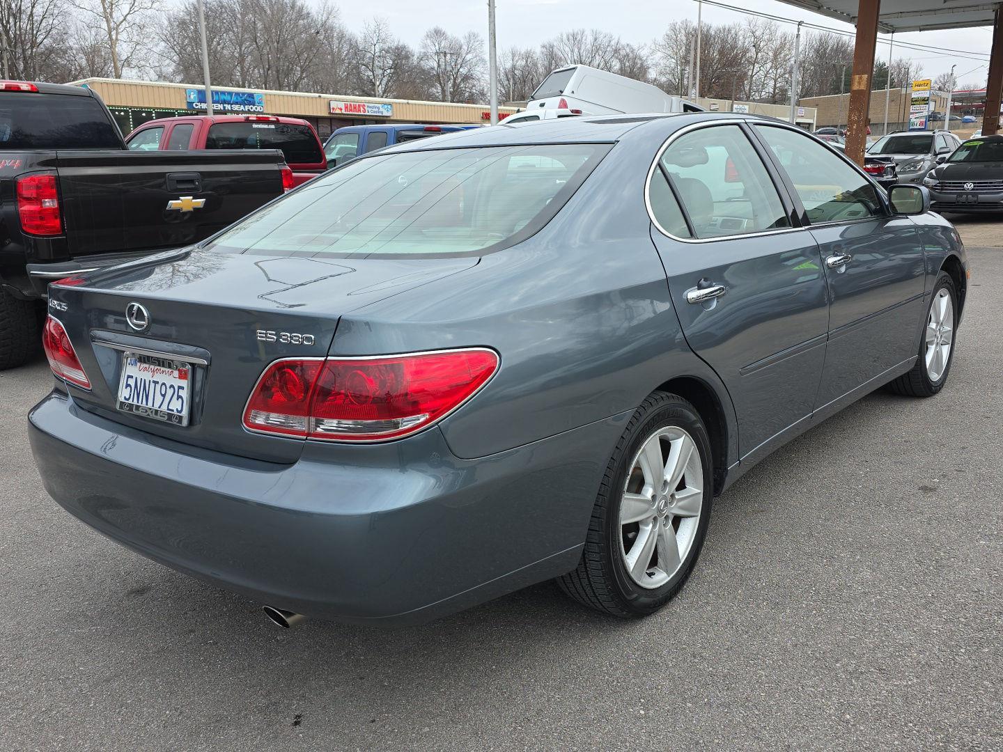 View vehicle photo 3