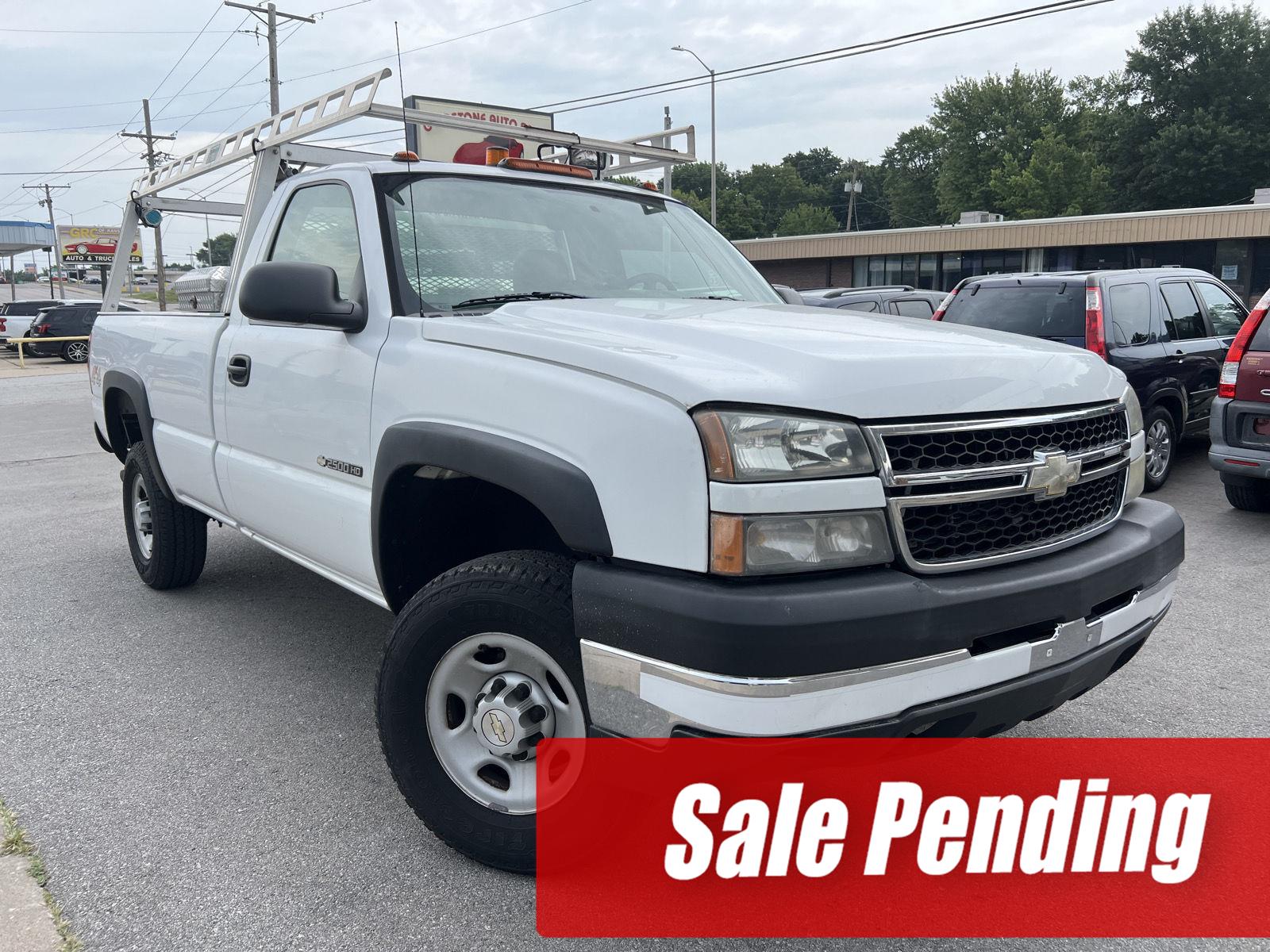 Summit White 2006 Chevrolet Silverado 2500HD Pickup Truck Four-Wheel Drive 5-Speed Manual Overdrive
