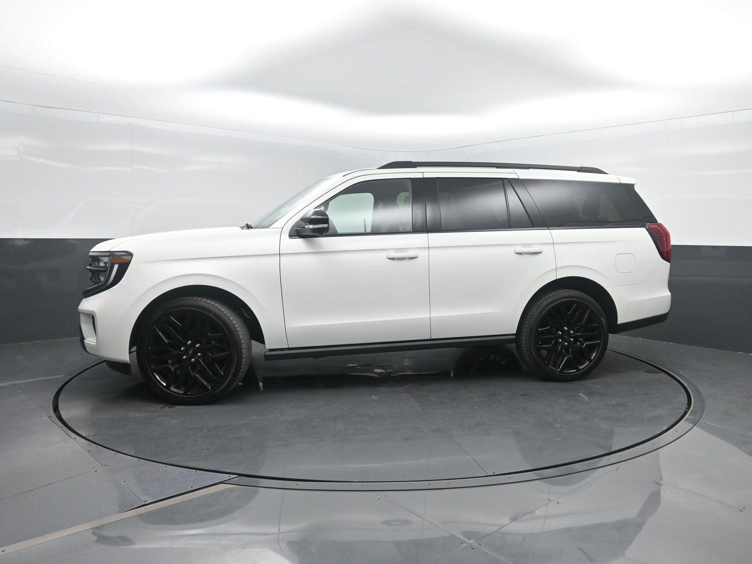 White 2027 Ford Expedition SUV / Crossover Four-Wheel Drive Automatic