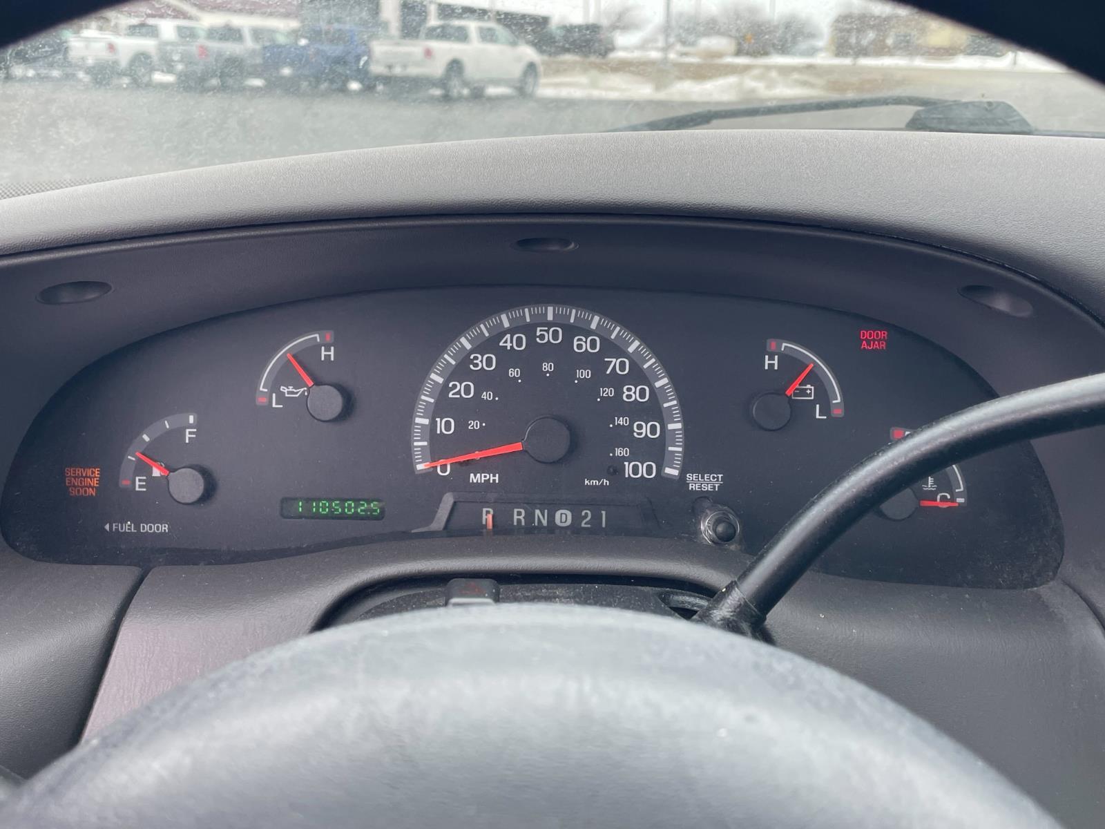 Used 2004 RED Ford XLT image 9