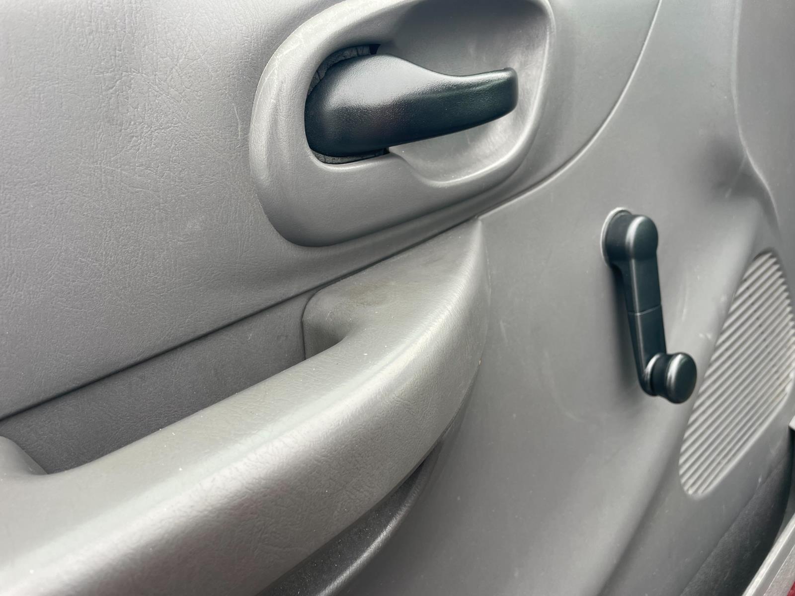 Used 2004 RED Ford XLT image 11