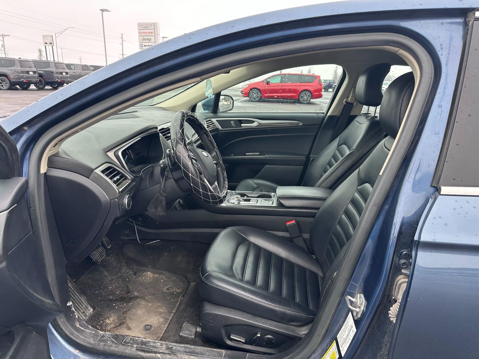 Used 2019 Blue Ford SEL image 8