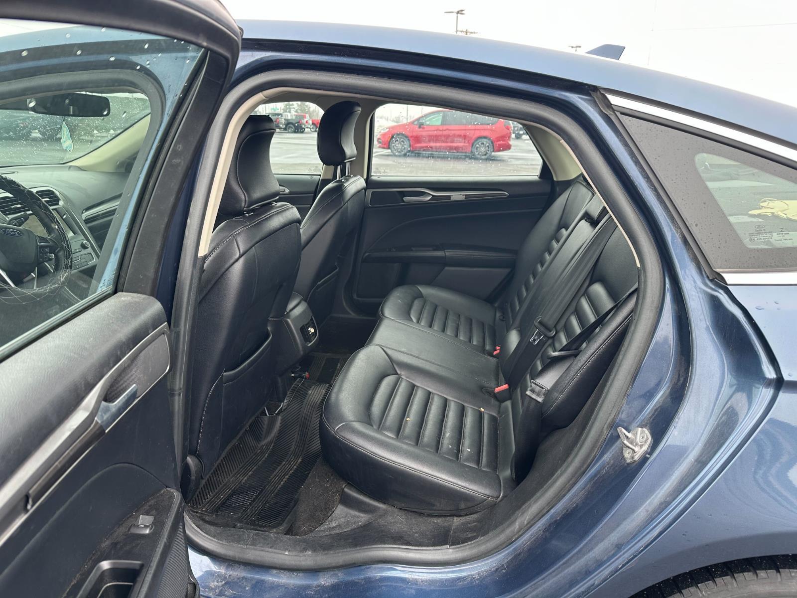 Used 2019 Blue Ford SEL image 11