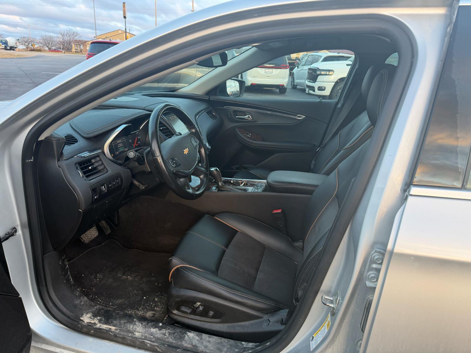 Used 2014 Silver Ice Metallic Chevrolet LT image 9