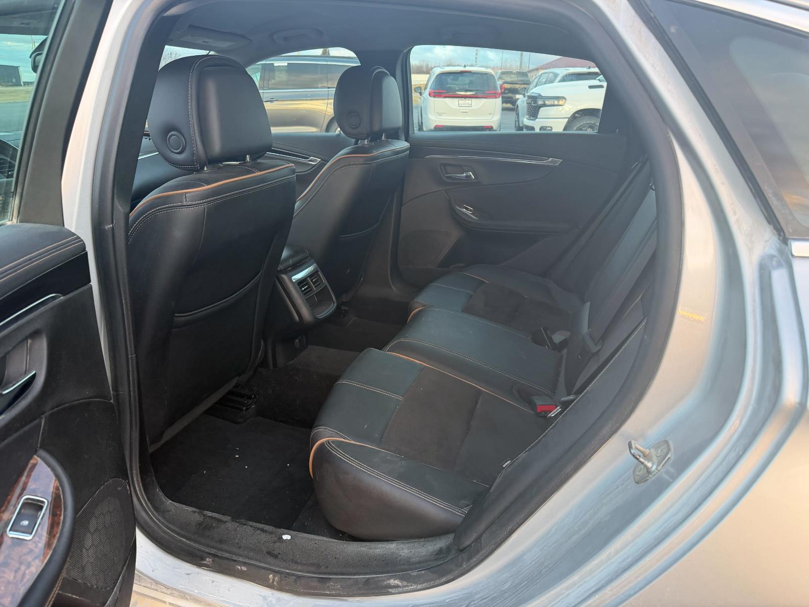 Used 2014 Silver Ice Metallic Chevrolet LT image 10