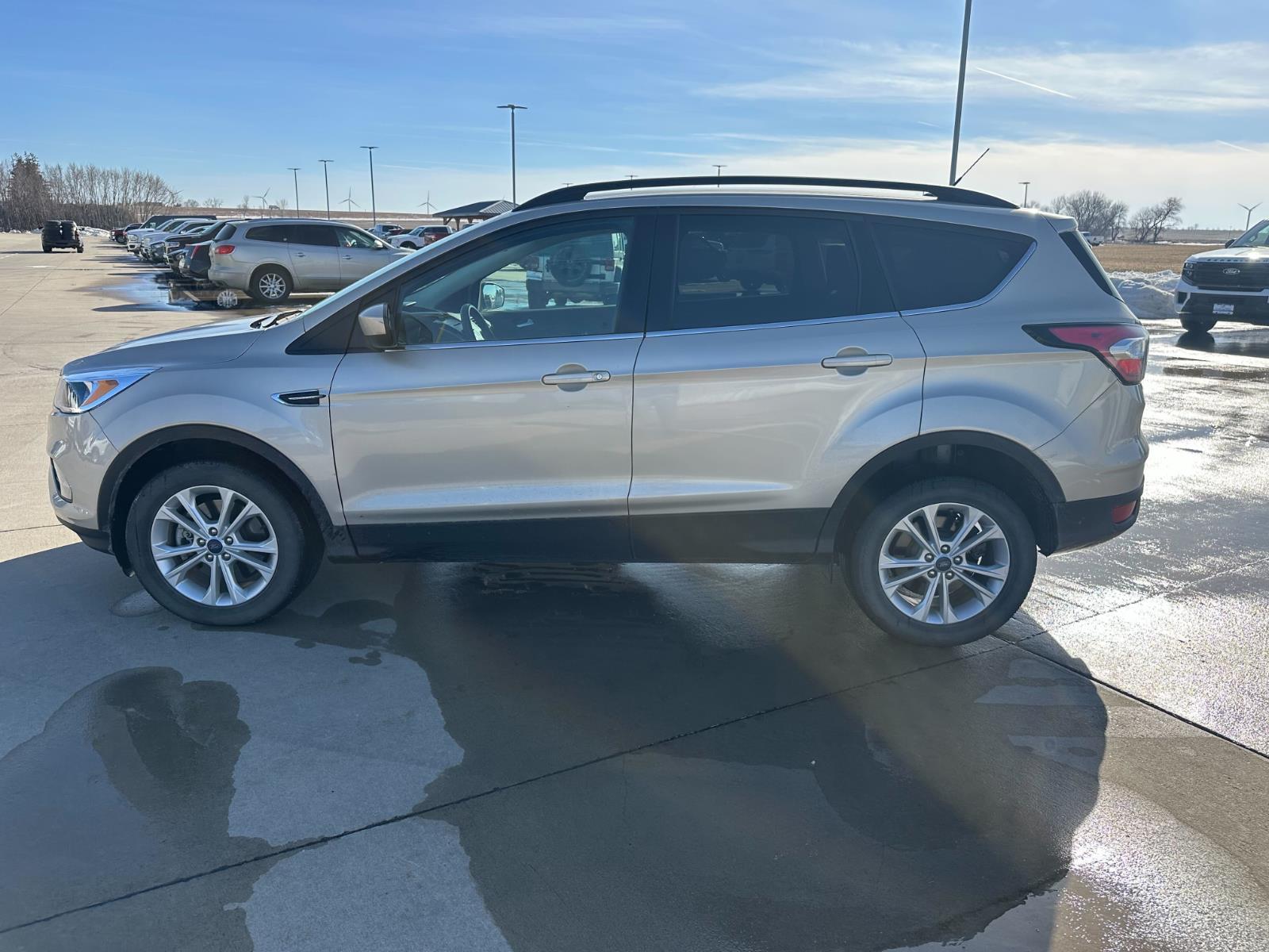 White Gold 2018 Ford Escape SE AWD SUV / Crossover All-Wheel Drive 6-Speed Automatic
