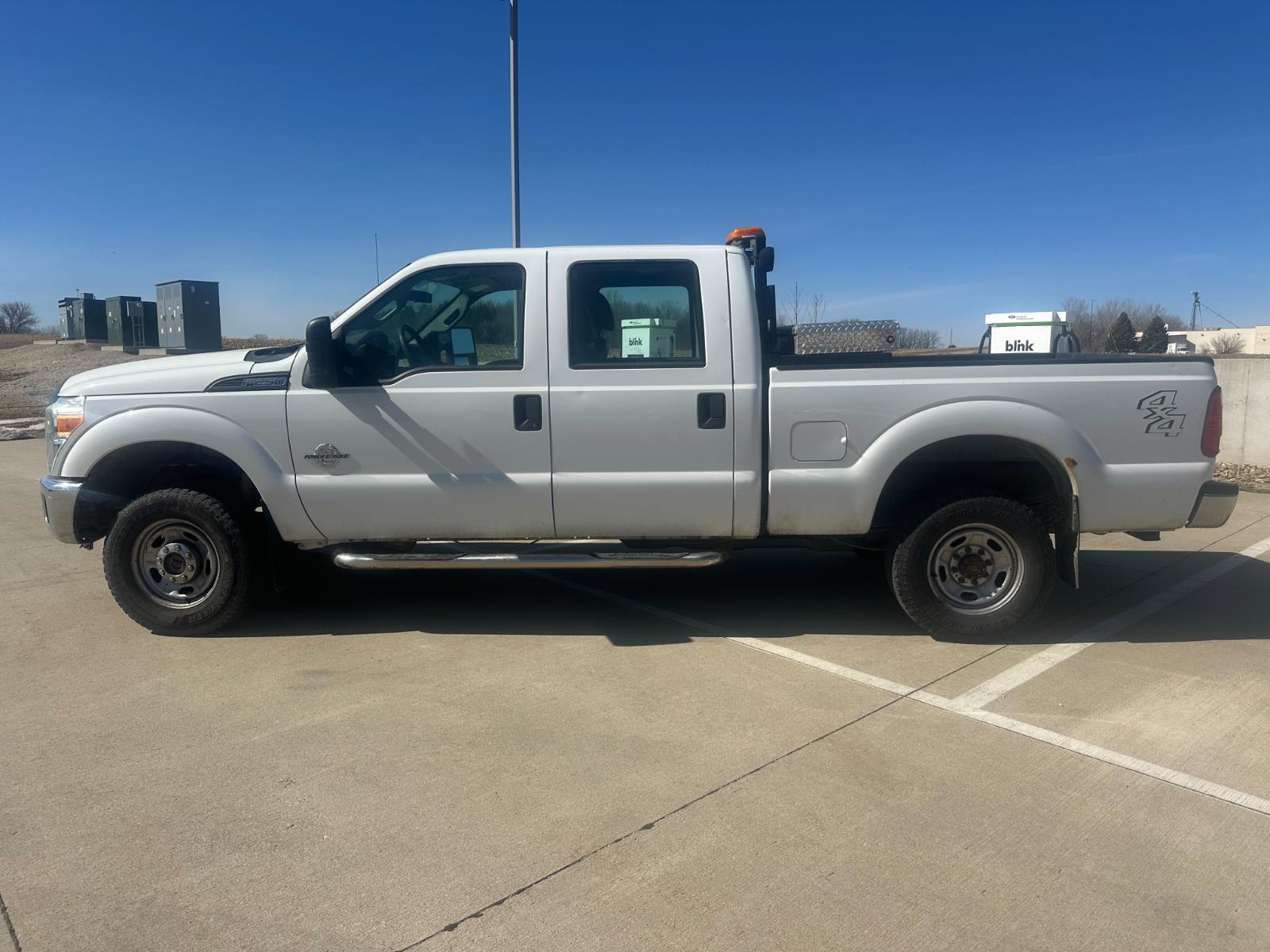 Used 2015 Oxford White FORD  image 2