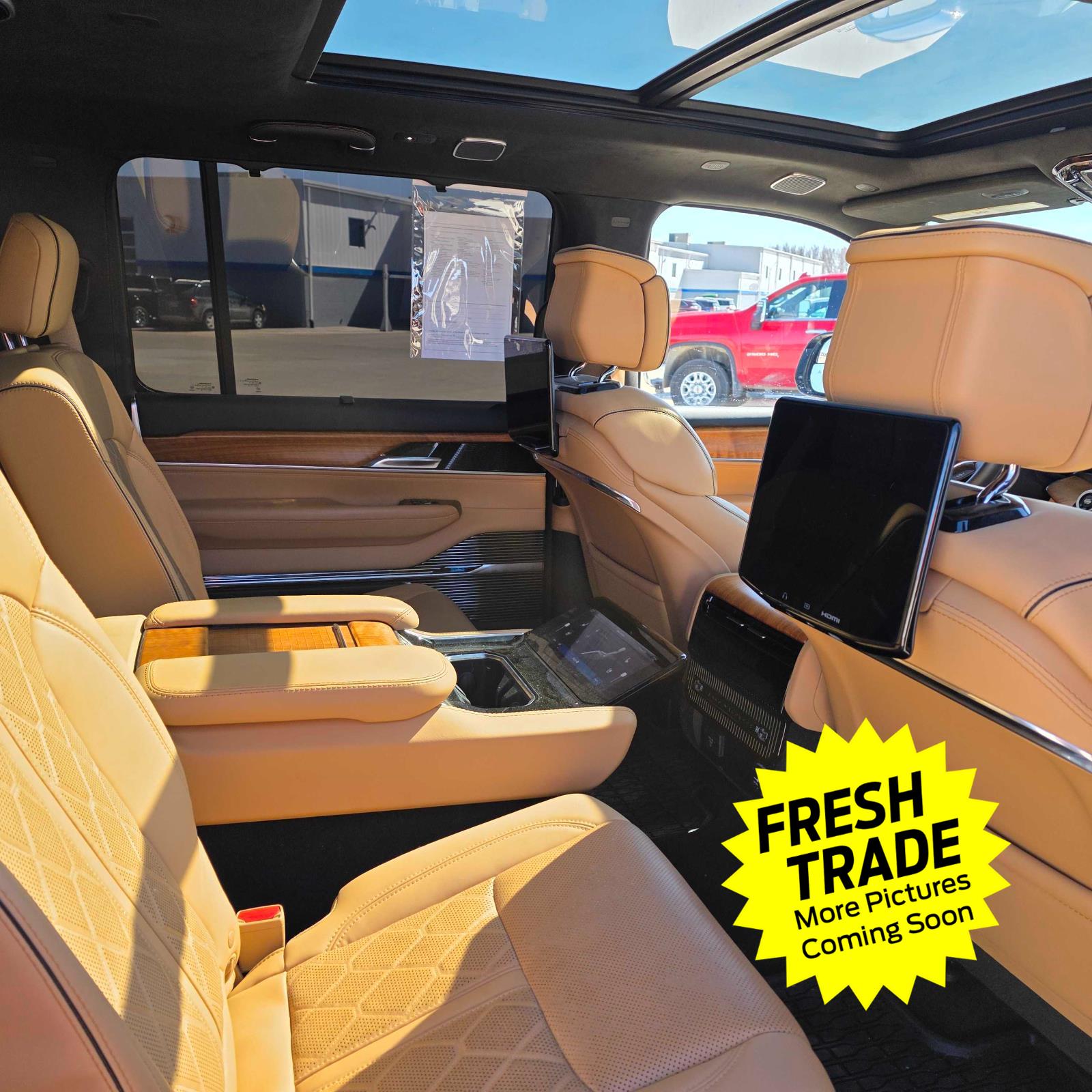 Used 2022 Diamond Black Crystal Pearlcoat Jeep Series III image 11