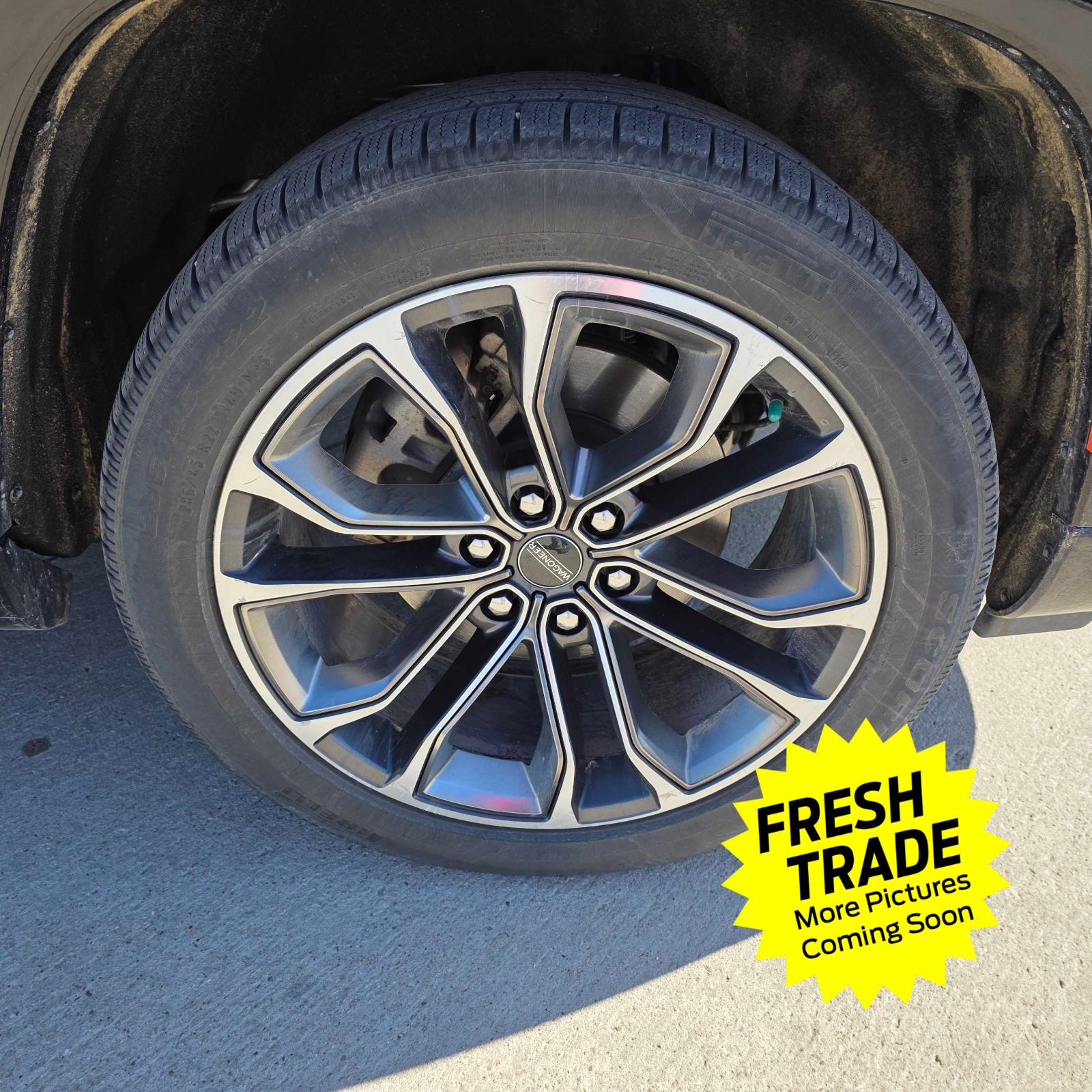 Used 2022 Diamond Black Crystal Pearlcoat Jeep Series III image 12