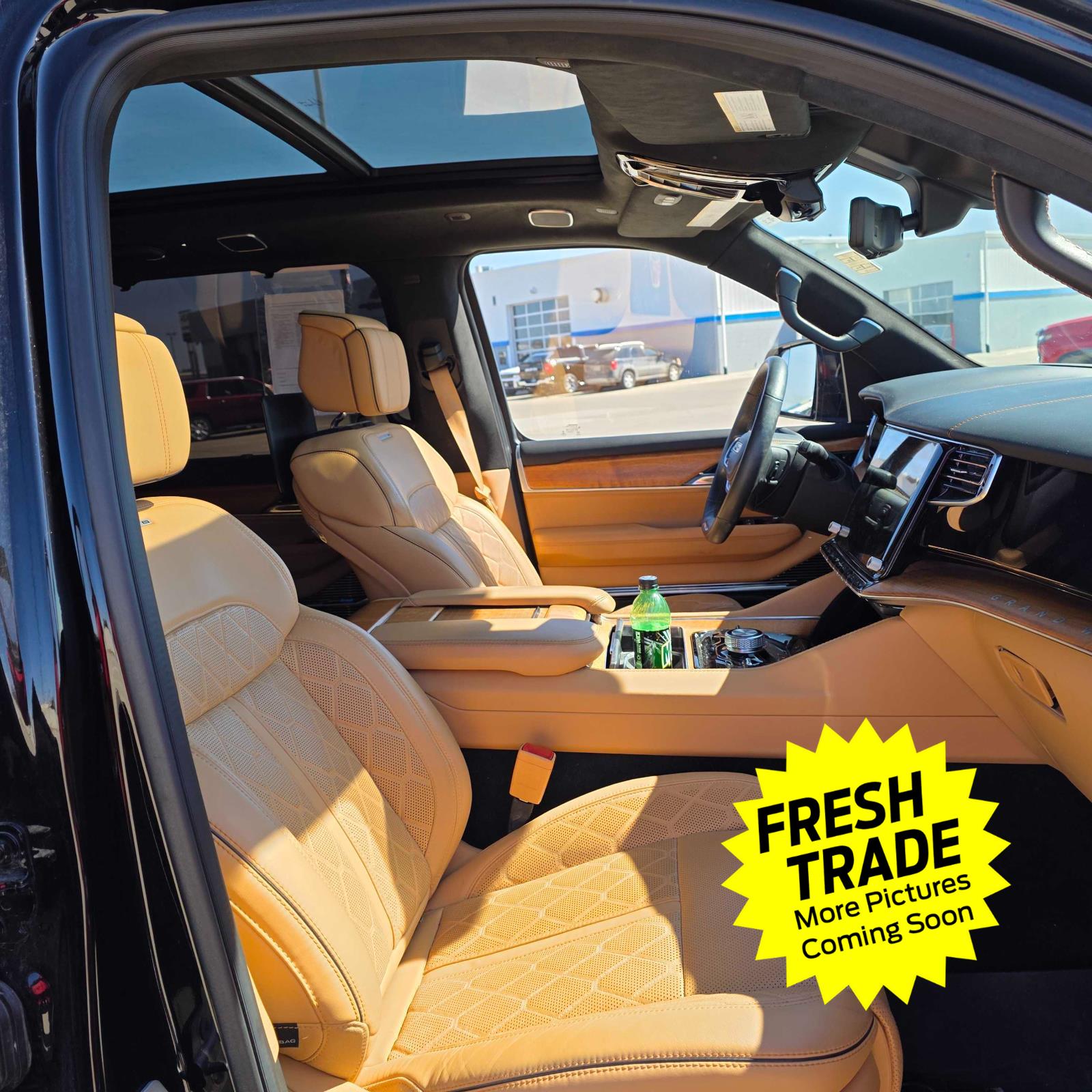 Used 2022 Diamond Black Crystal Pearlcoat Jeep Series III image 10