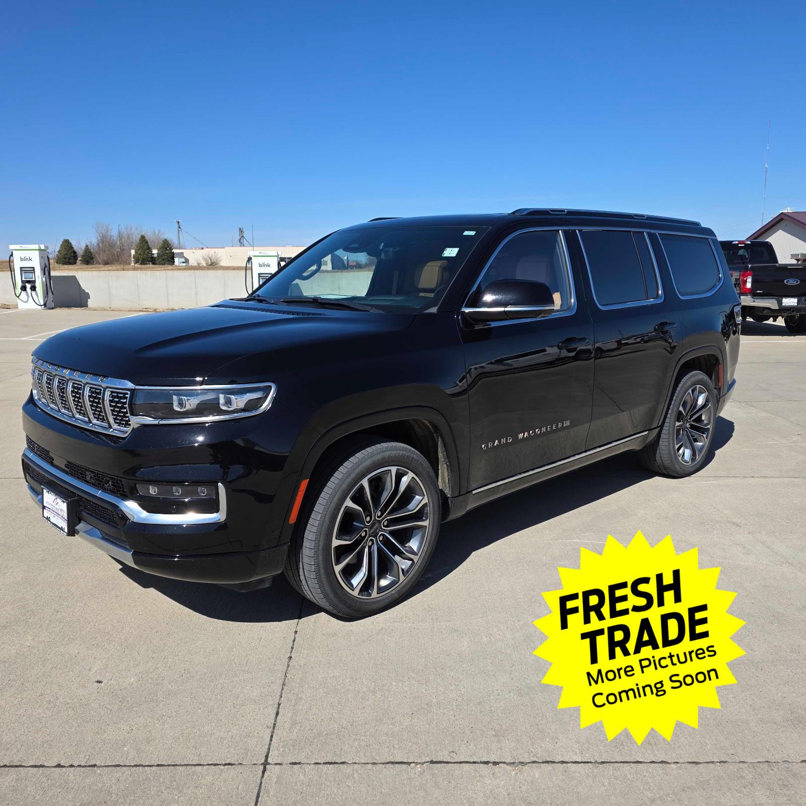 Used 2022 Diamond Black Crystal Pearlcoat Jeep Series III image 4