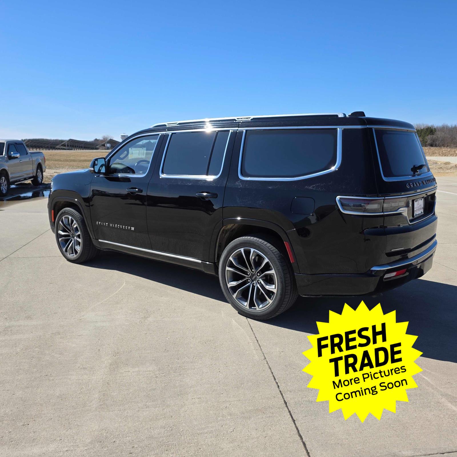 Used 2022 Diamond Black Crystal Pearlcoat Jeep Series III image 5