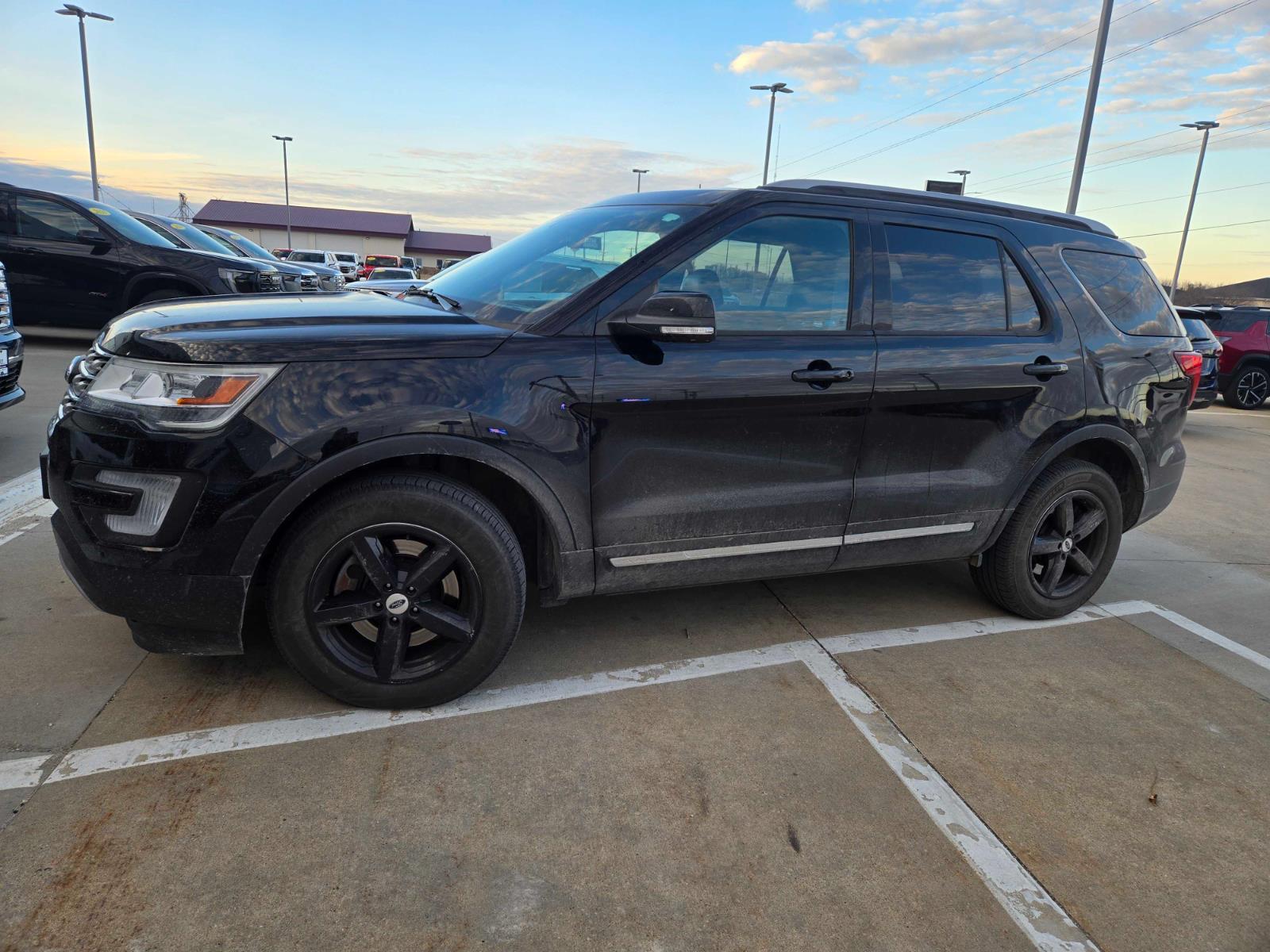 Shadow Black 2017 Ford Explorer XLT AWD SUV / Crossover All-Wheel Drive 6-Speed Automatic
