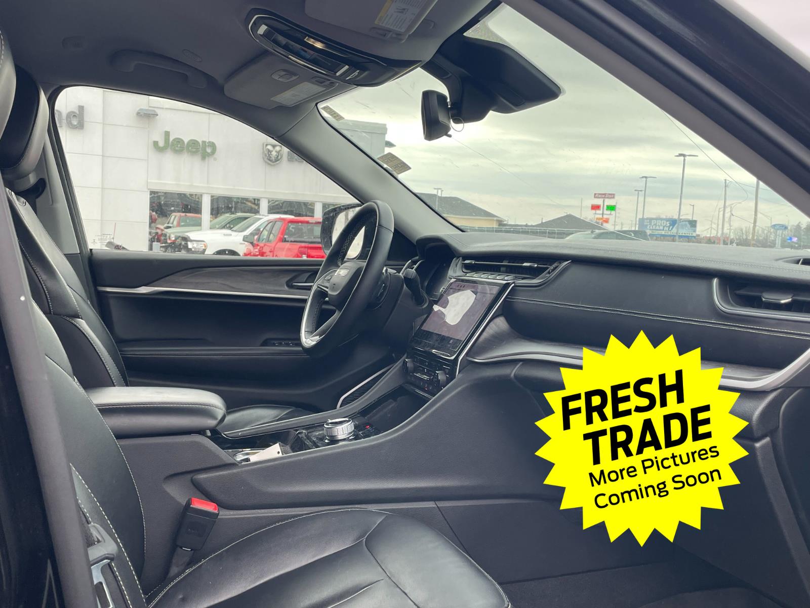 Used 2022 Diamond Black Crystal Pearlcoat Jeep Limited image 6