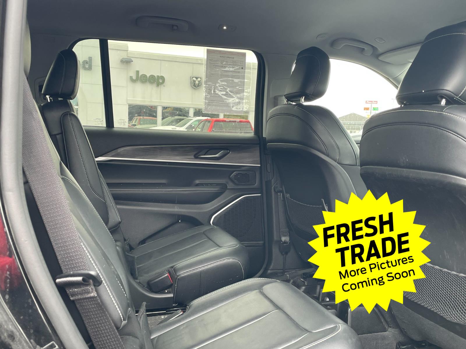 Used 2022 Diamond Black Crystal Pearlcoat Jeep Limited image 7