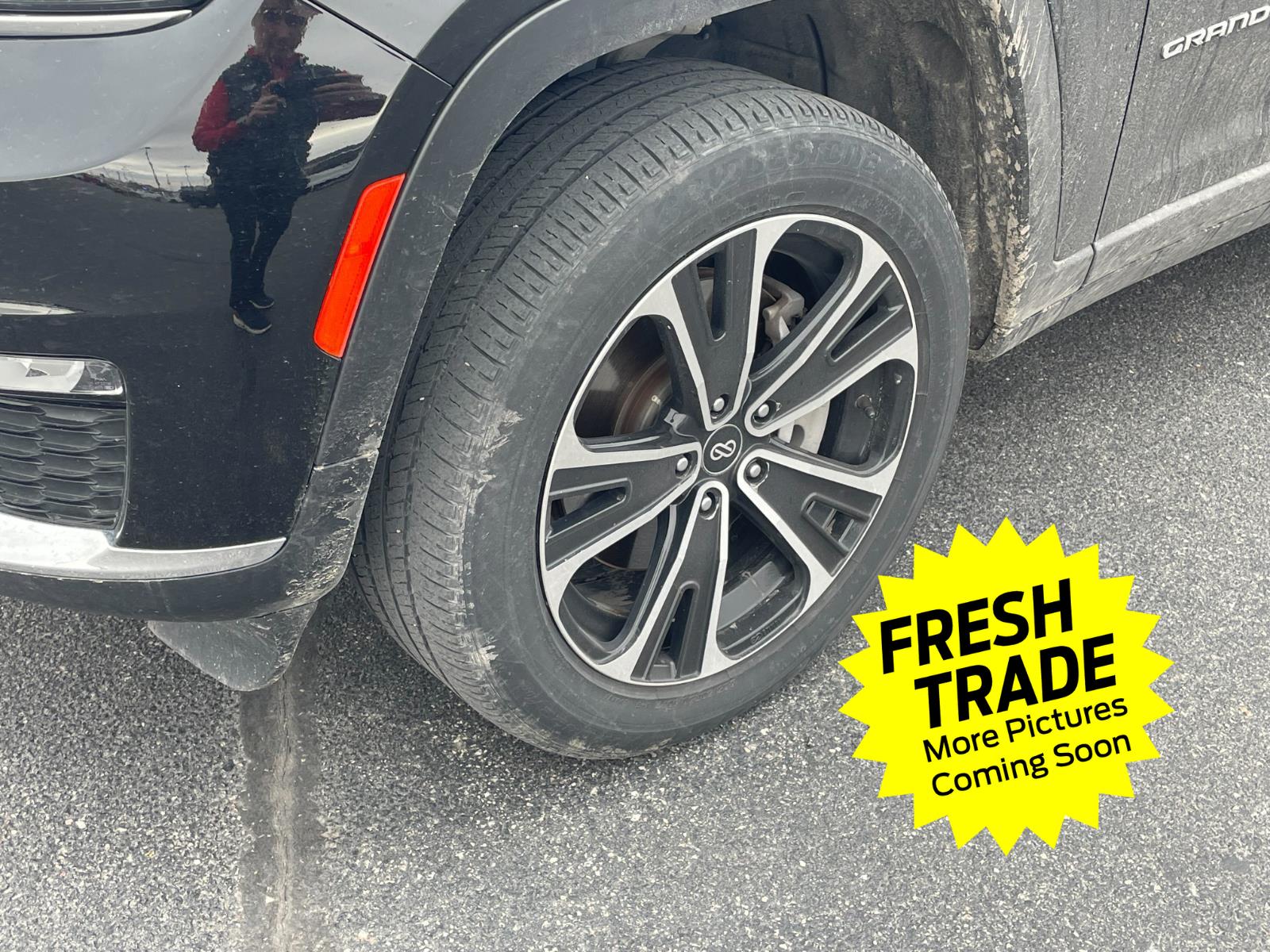 Used 2022 Diamond Black Crystal Pearlcoat Jeep Limited image 12