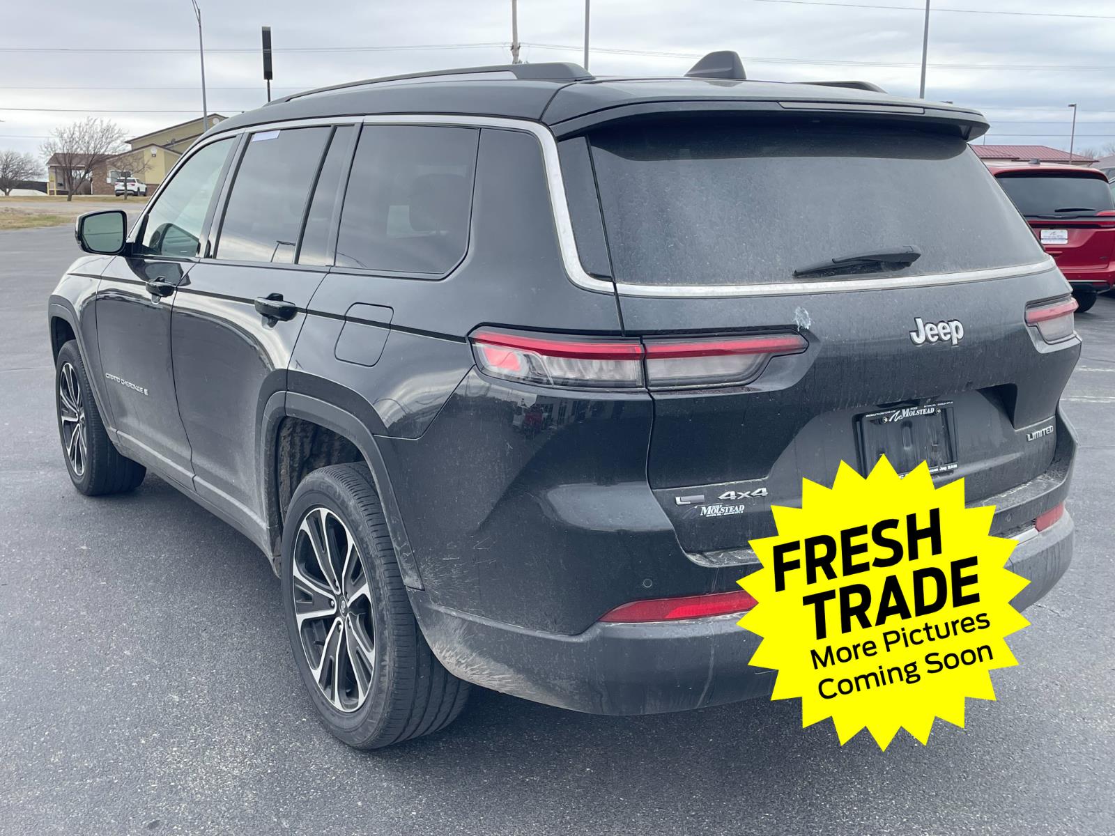 Used 2022 Diamond Black Crystal Pearlcoat Jeep Limited image 2