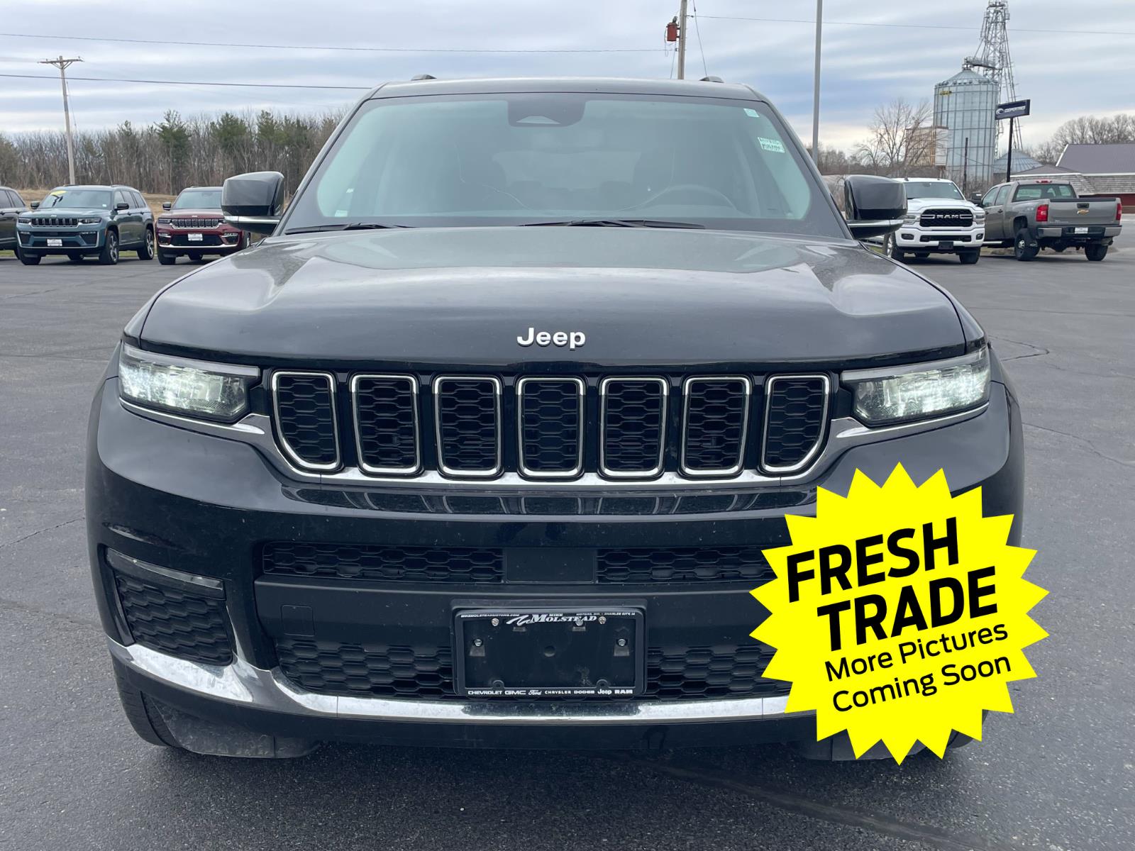 Used 2022 Diamond Black Crystal Pearlcoat Jeep Limited image 5