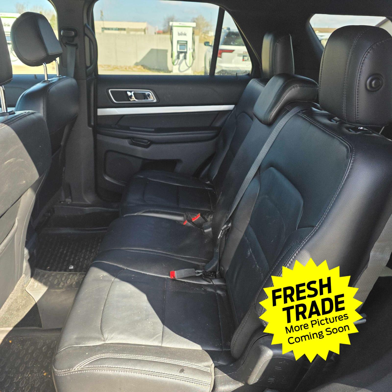 Used 2017 White Platinum Metallic Tri-Coat Ford XLT image 5