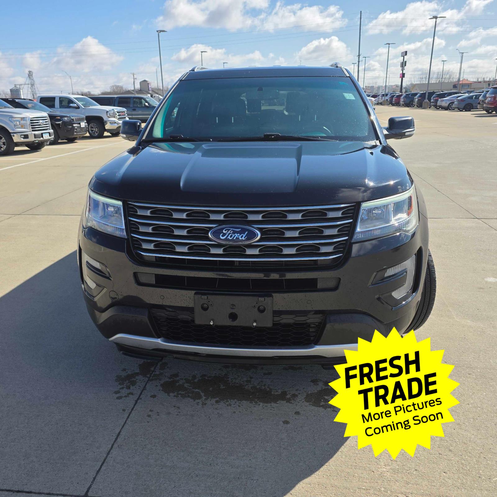 Used 2017 White Platinum Metallic Tri-Coat Ford XLT image 8