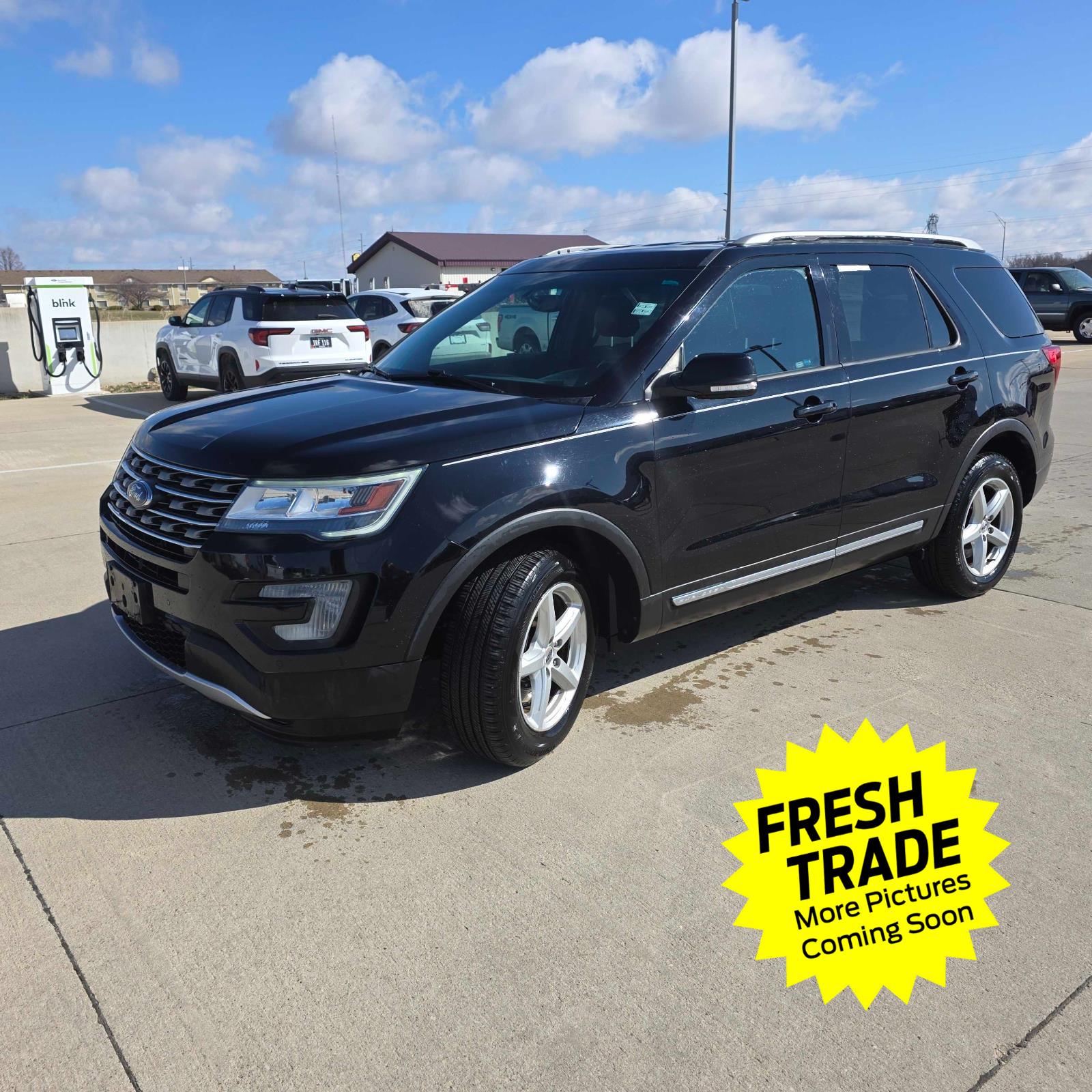 Used 2017 White Platinum Metallic Tri-Coat Ford XLT image 9