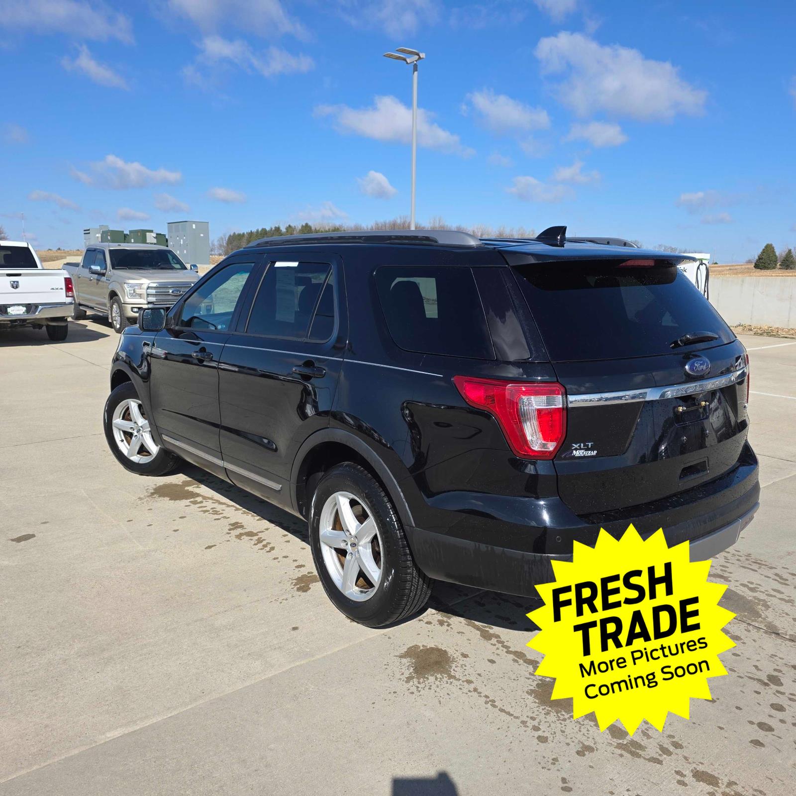 Used 2017 White Platinum Metallic Tri-Coat Ford XLT image 10