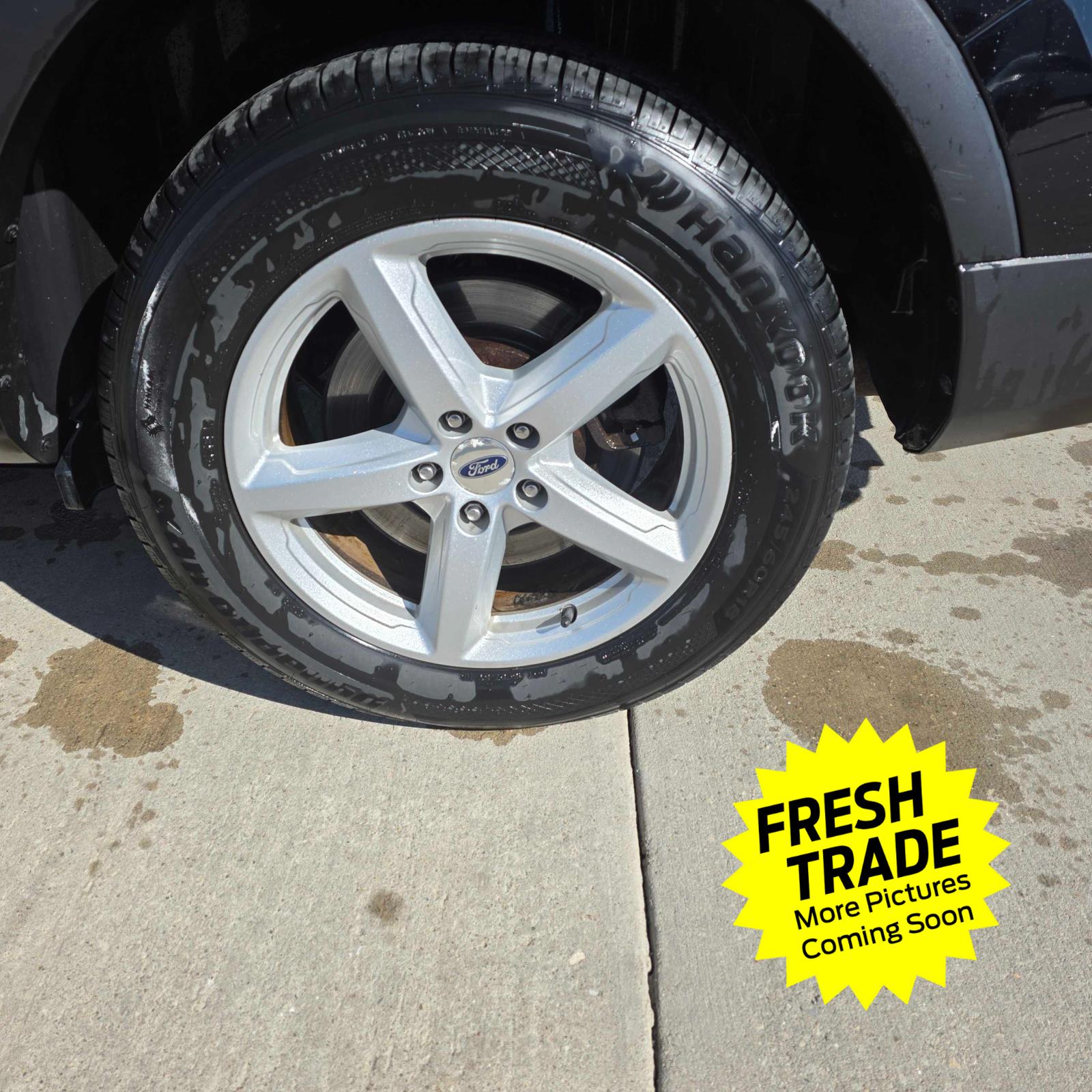 Used 2017 White Platinum Metallic Tri-Coat Ford XLT image 11