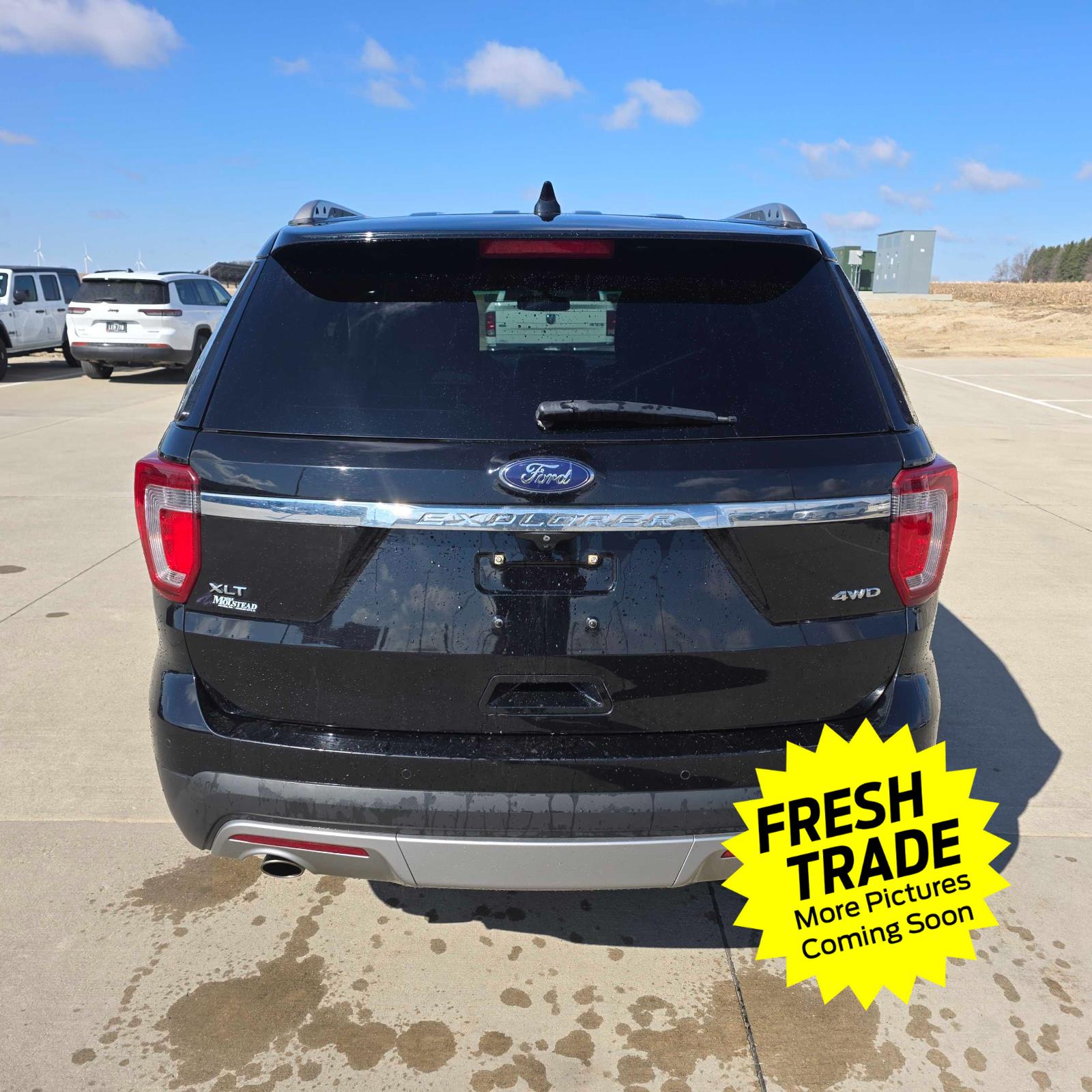 Used 2017 White Platinum Metallic Tri-Coat Ford XLT image 12