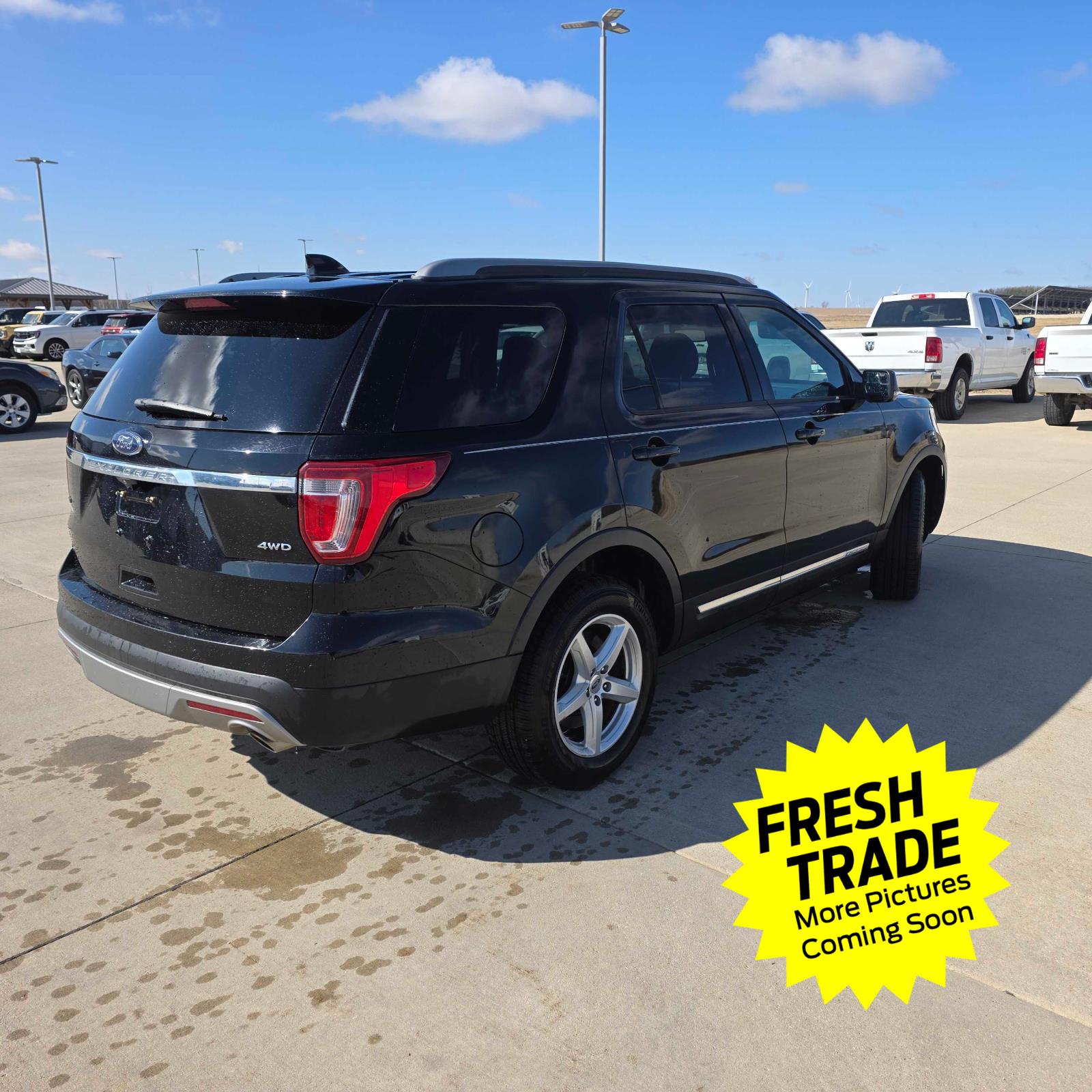 Used 2017 White Platinum Metallic Tri-Coat Ford XLT image 13