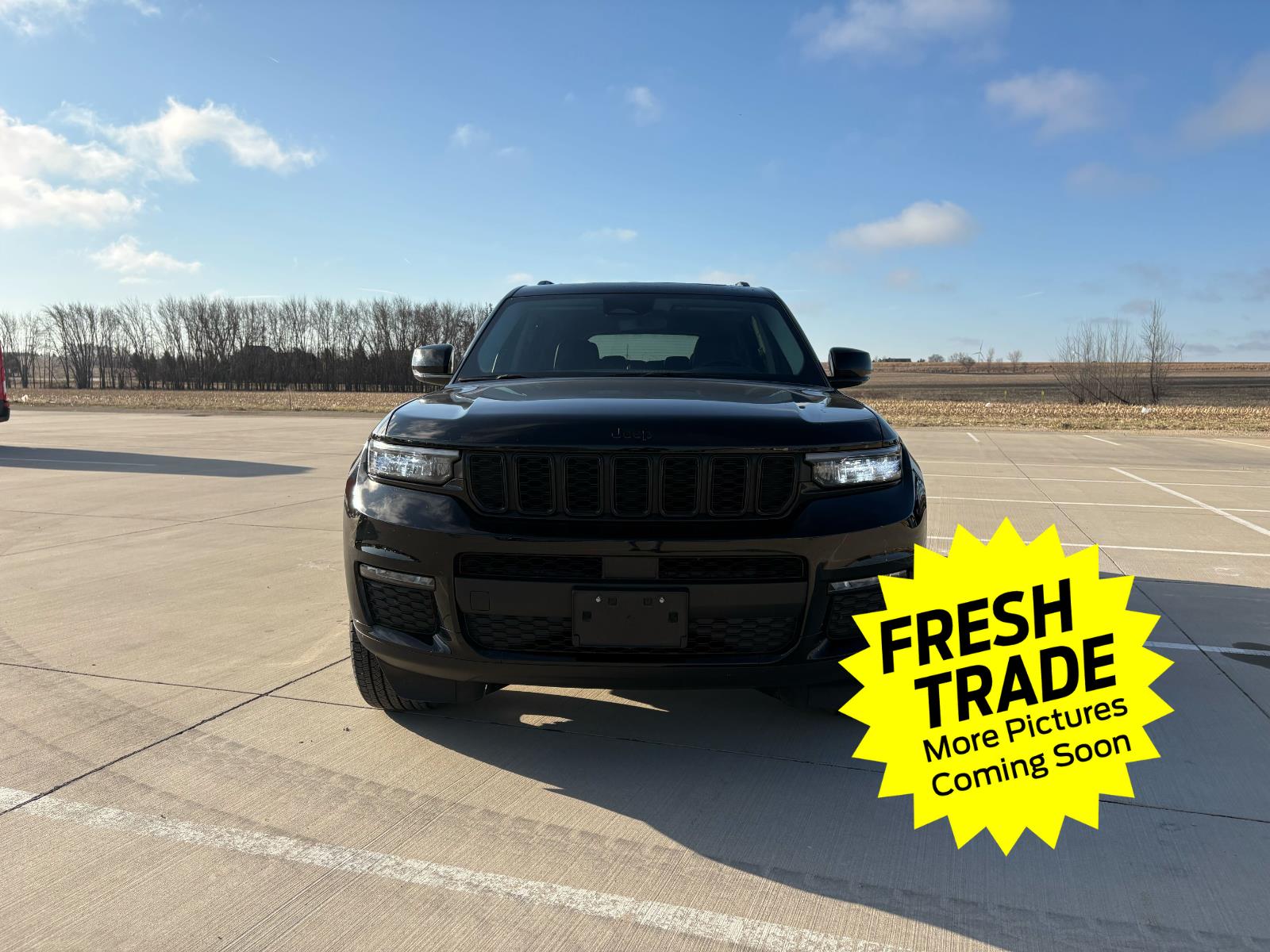 Used 2022 Diamond Black Crystal Pearlcoat Jeep Limited image 2